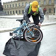Harry kommt entweder per Klapprad...